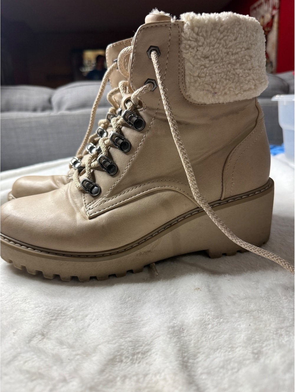 Dolce Vita Women's Size 8 Beige Faux Leather Platform Boots with Sherpa Lining